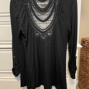 Black lightweight 3/4 sleeve top